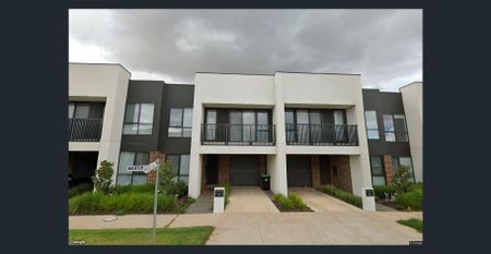 Beautiful 3 Bedroom Townhouse - Photo 3