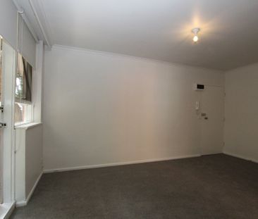 ONE-BEDROOM METRES FROM THE BEACH - Photo 4