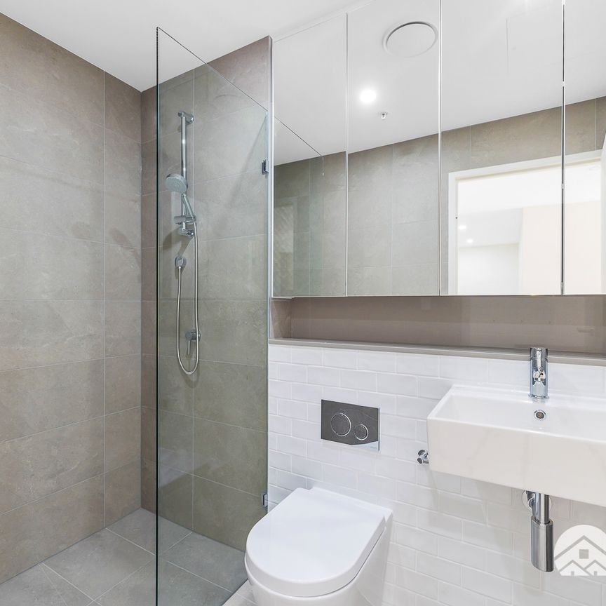 Level 8 with nice view! Near new apartment for lease now! - Photo 2