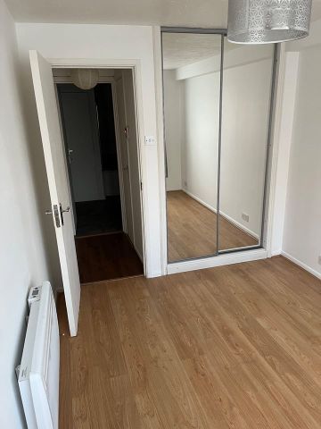 2 Bed Flat, Cotton Avenue, W3 - Photo 4