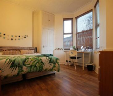 3 bedroom flat to rent - Photo 5
