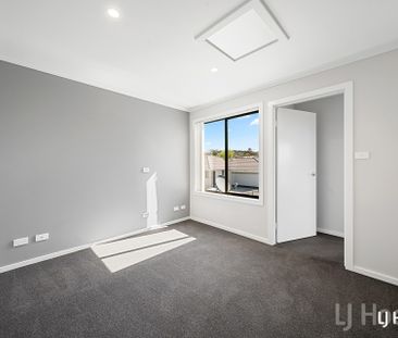 Modern 3 Bedroom Ensuite Townhouse - Photo 2