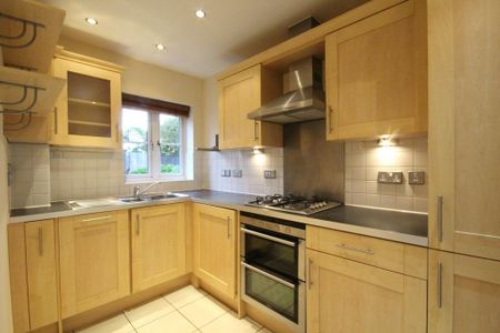 3 bedroom semi-detached house to rent - Photo 5