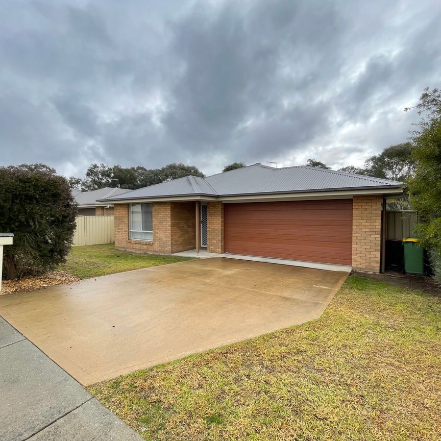 Spacious family home! - Photo 1