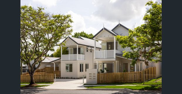 Brand New Modern Townhouse | Only 5km from the CBD | Small Complex! - Photo 1