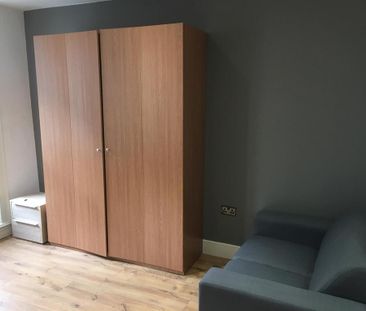 1 bedroom private hall to rent - Photo 3