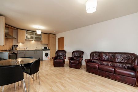 2 bedroom flat to rent - Photo 2