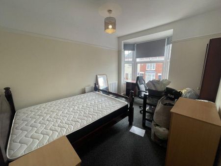 4 bedroom terraced house to rent - Photo 5