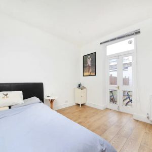 2 bedroom maisonette in London - Photo 2