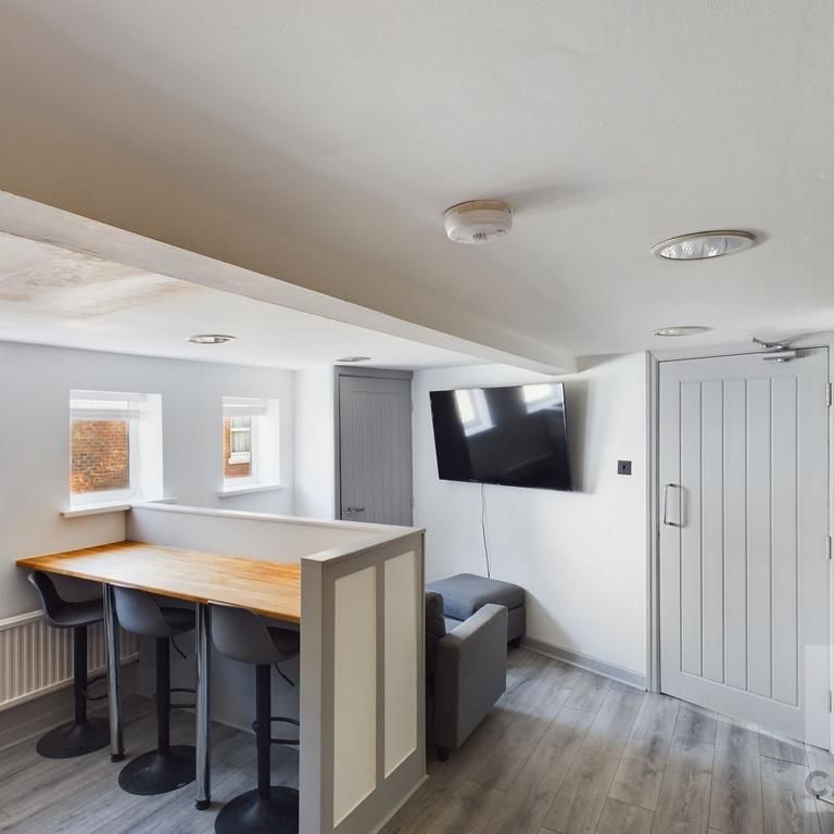 6 bedroom house of multiple occupation to rent - Photo 1