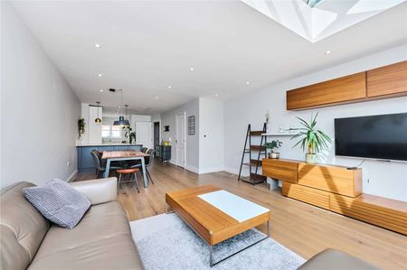 Bowling Green Mews, Wimbledon, London, SW20 8DJ - Photo 3