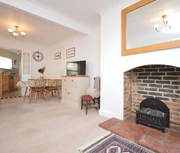 2 bedroom end of terrace house to rent - Photo 2