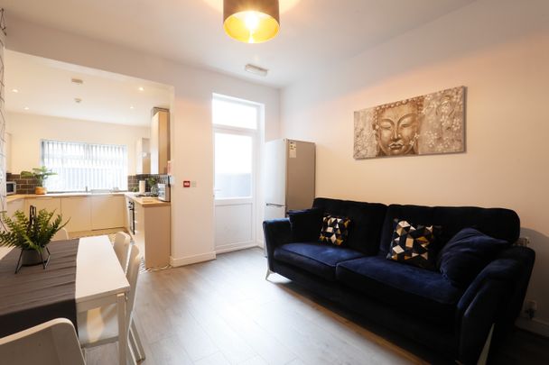Room in a Shared House, Romer Road, L6 - Photo 1