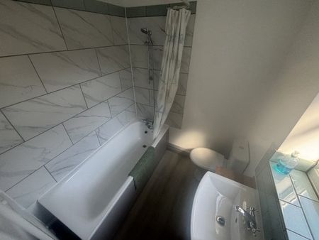 Fisher Lane, Mansfield, NG18 - Photo 2