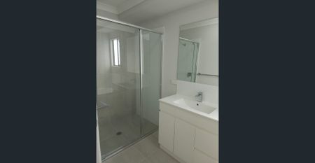 NEAR NEW 3 BEDROOM HOME - Ready for you to move in. - Photo 3