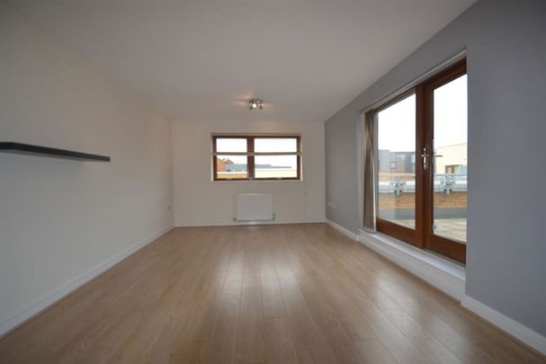 Evelyn Walk, DA9, London - Photo 1