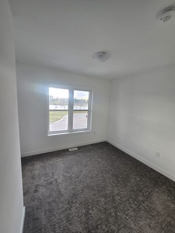 For Lease - 18 Marina Palace N/A, Welland, Ontario - Photo 2