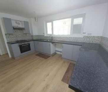 3 bedroom terraced house to rent - Photo 5