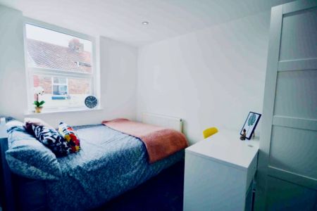 1 Beds 6 Baths - Photo 2