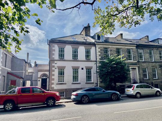2 bedroom Flat To Let - Photo 1