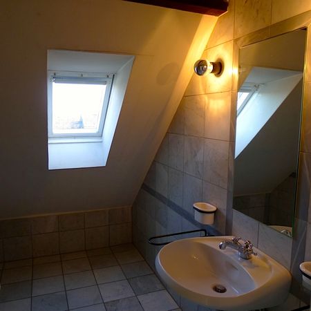 Mitten in der Stadt! Ruhige Dachgeschosswohnung mit kl. Terrasse im Altbau sucht Individualisten! - Photo 3