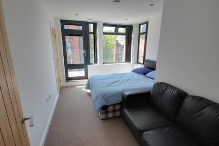 2 bedroom penthouse to rent - Photo 3