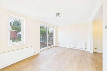 Winterbourne Walk, Frimley, Camberley, Surrey, GU16 - Photo 2