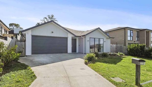 5 Bedroom 3 Bathroom in Red Beach - Photo 1