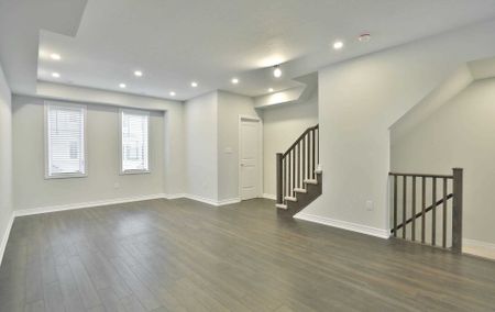 For Lease - 32 Rapids Lane, Hamilton, Ontario - Photo 2