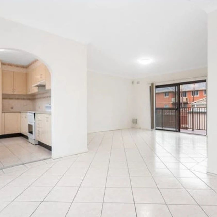Light-Filled 3 Bedroom Unit in Prime Punchbowl Location - Photo 1