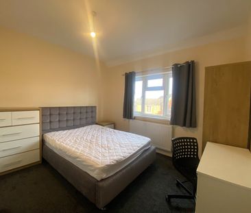 Room in a Shared House, Fountain Road, B17 - Photo 4
