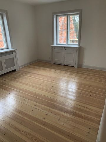 Indbydende villalejlighed med tagterrasse og adgang til fælles have! - Foto 4