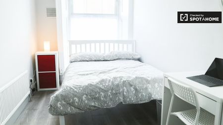 Room in a shared 8-bedroom apartment, Inns Quay, Dublin - Photo 2