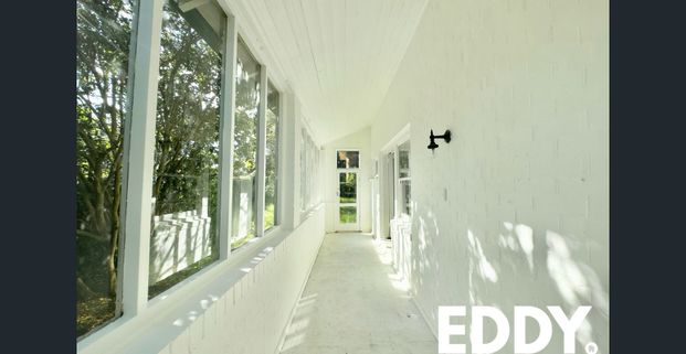 1351Sqm Enttertaining Home | 7 Mins Walk to Killara Station | Gordon East Public School | Lock-Up Garage | Renovated Kitchen | Brand New Carpet - Photo 1