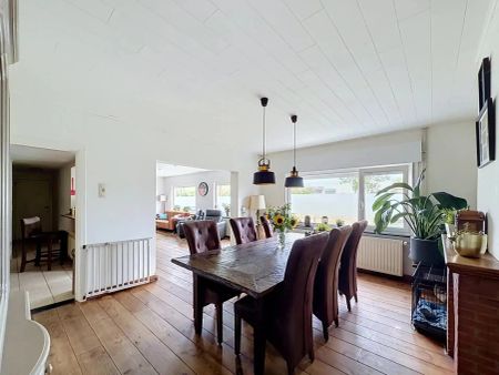 Ruime open bebouwing met 4 slaapkamers, garage en grote tuin. - Photo 5