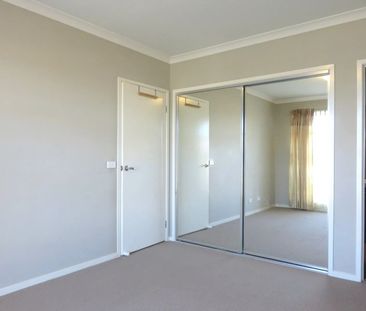 Modern Comfort in a Sought-After Craigieburn Pocket! - Photo 3