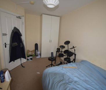 3 bedroom flat to rent - Photo 3