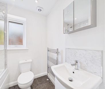 4 bedroom semi-detached house to rent - Photo 2