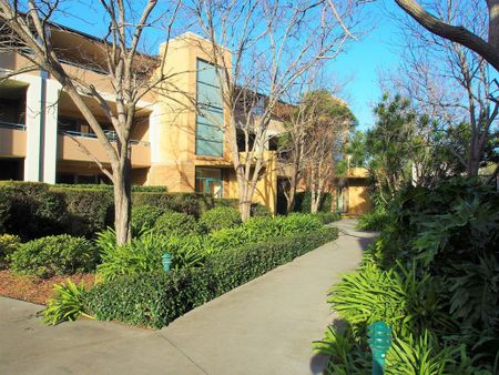 Well Appointed 2 bedroom apartment! - Photo 3