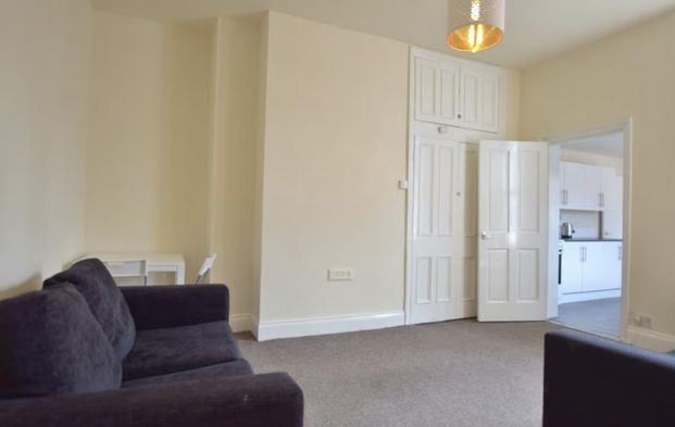3 bedroom flat to rent - Photo 1