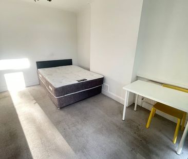 Room in a Shared House, Oxgate Gardens, NW2 - Photo 3