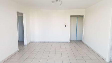 Location Appartement 3 pièces 69m² STE MARIE 97438 - Photo 2