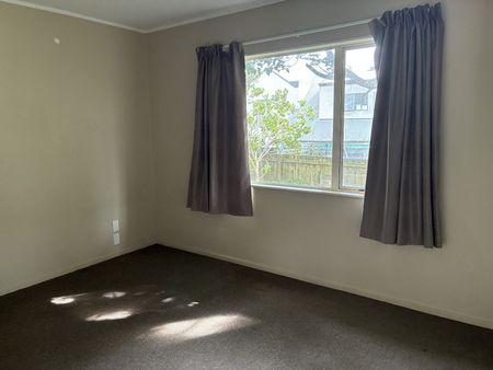 Tidy Family house at Kelston - Photo 2