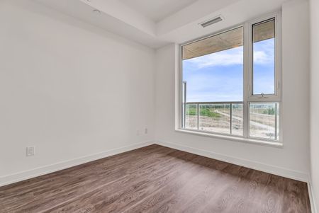 For Lease - 2 David Eyer Road Unit# 728, Richmond Hill, Ontario - Photo 2