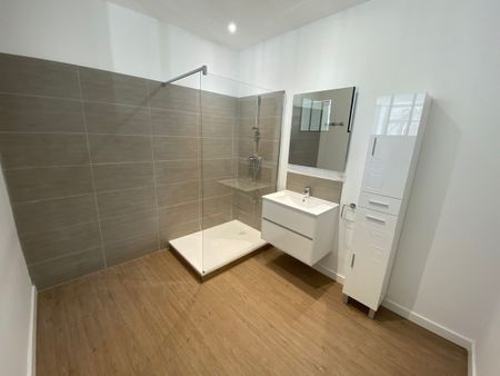 Location Appartement 2 pièces 57m² LA VALETTE DU VAR 83160 - Photo 5
