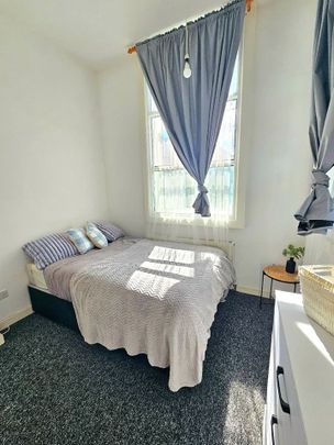 Room in a Shared Flat, Gillender Street, E3 - Photo 1