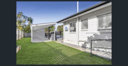 Relaxation by the pool!! - Photo 5