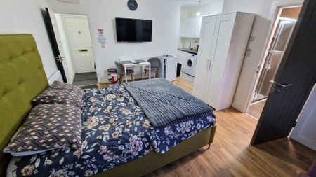 Studio to rent - Photo 3