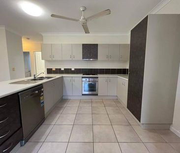 LARGE FAMILY HOME IN QUITE CLOSE - Photo 3