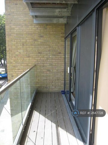 1 bedroom flat to rent - Photo 3